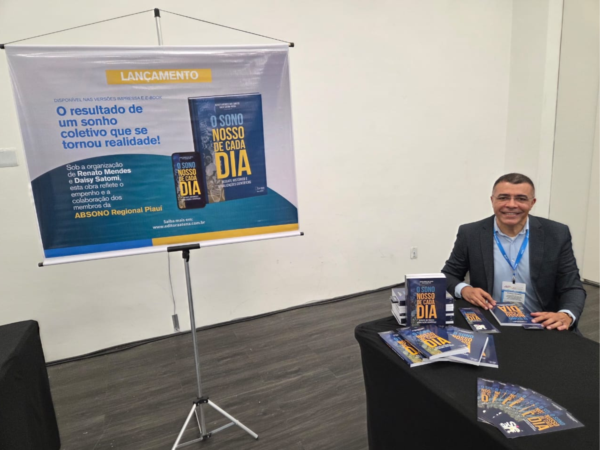 A obra é assinada pelo professor Renato Mendes, docente do curso de Medicina