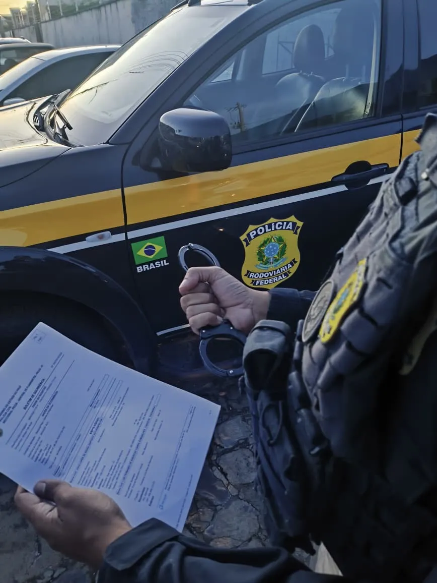 A ação ocorreu por volta das 16h20, no KM 294 da BR-316, no município de Picos